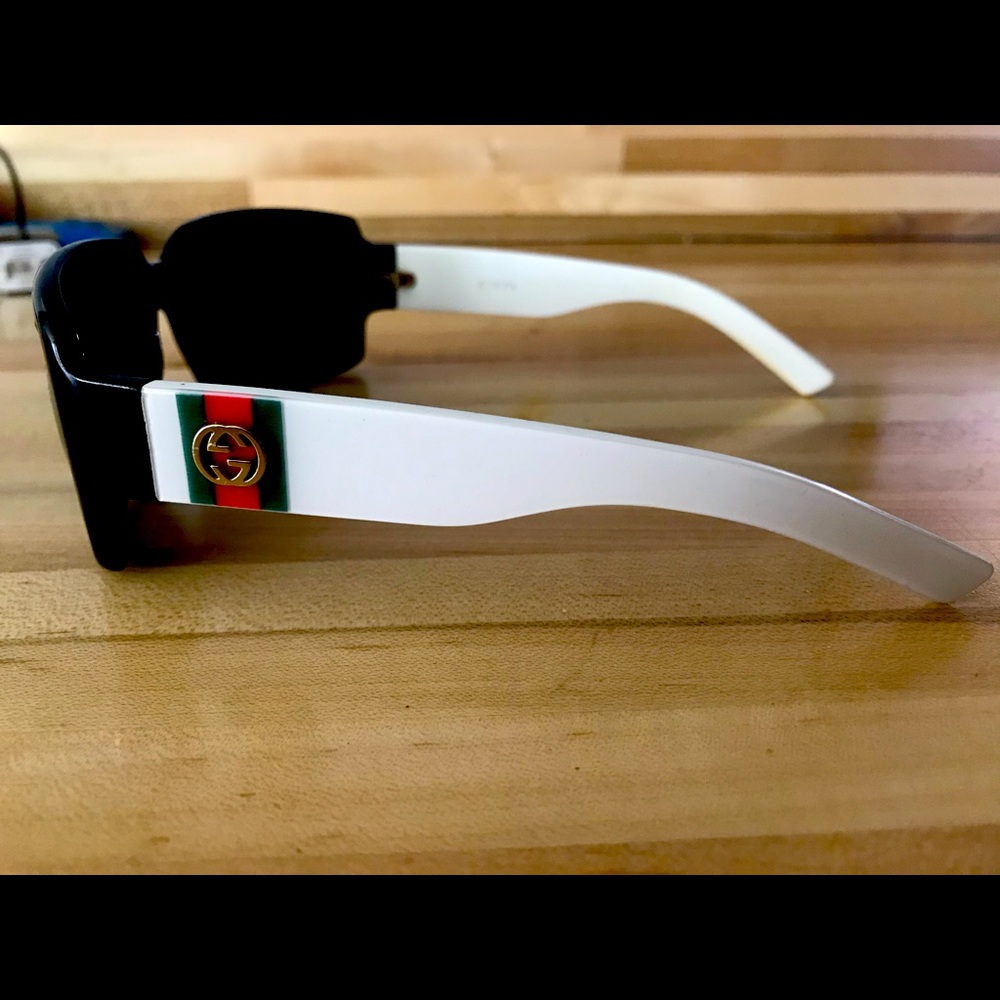 GUCCI SUNGLASSES W/ CASE